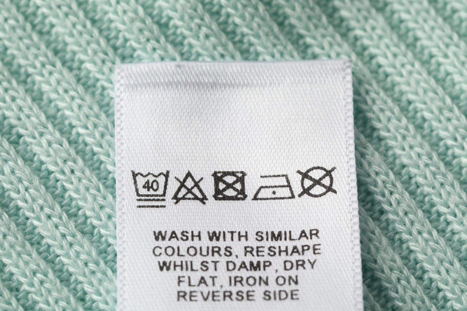 Pflegeetikett Polyester – Symbole richtig verstehen