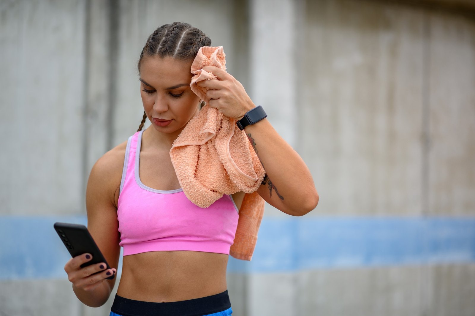Sportkleidung aus Polyester und hartnäckiger Schweißgeruch