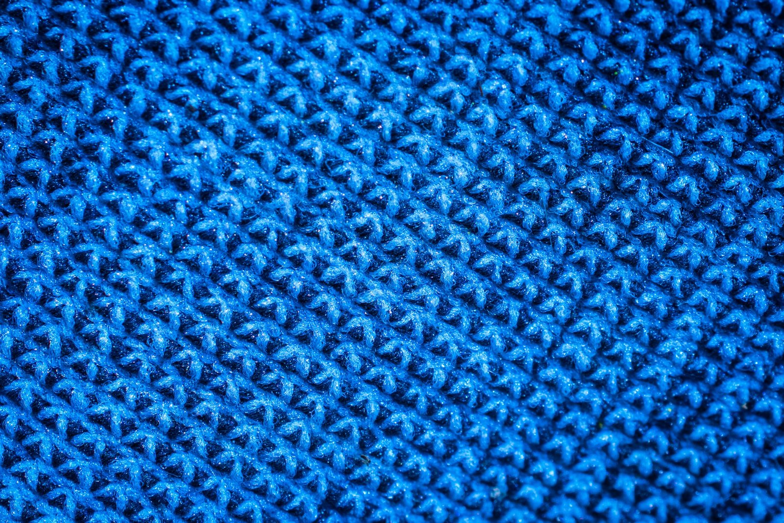 Polyester und statische Aufladung – die Ursache