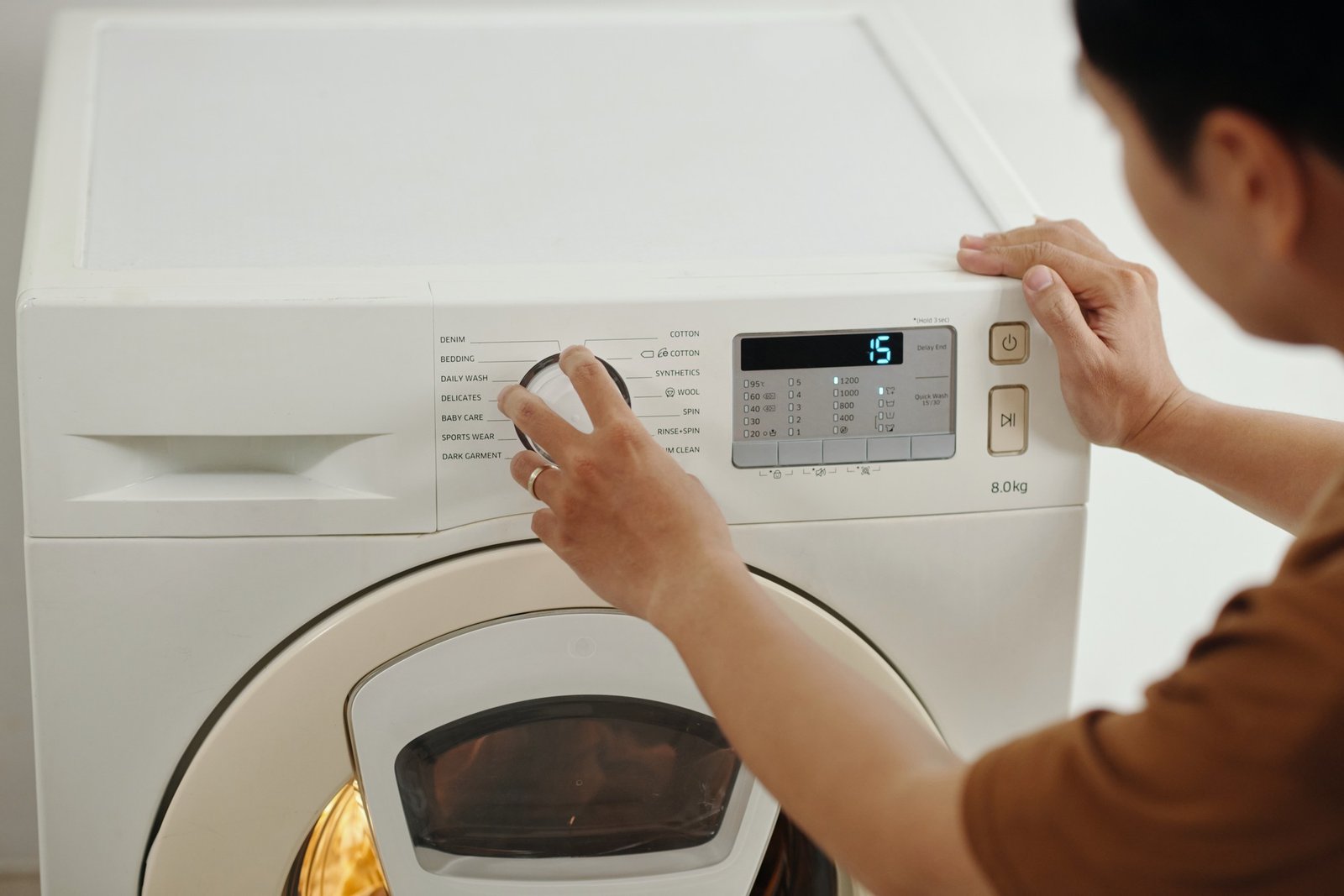 Polyester in der Waschmaschine waschen – worauf kommt es an?